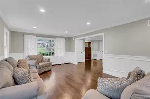 34 Hemingway Dr, Dix Hills, NY 11746 - Photo 16