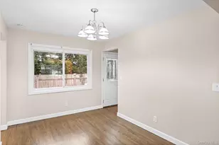 1091 Gardiner Dr, Bay Shore, NY 11706 - Photo 8