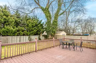 1091 Gardiner Dr, Bay Shore, NY 11706 - Photo 32