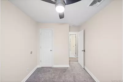 1091 Gardiner Drive, Bay Shore, NY 11706 - Photo 20
