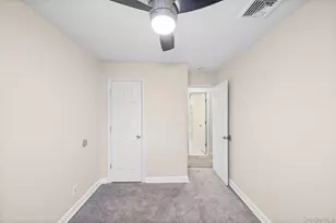 1091 Gardiner Dr, Bay Shore, NY 11706 - Photo 20