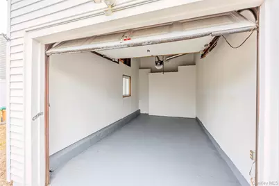 1091 Gardiner Drive, Bay Shore, NY 11706 - Photo 24