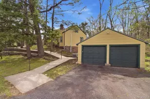 145 Saxon Woods Rd, White Plains, NY 10605 - Photo 2