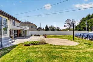 141 Cold Spring Rd, Syosset, NY 11791 - Photo 36