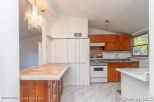 42 Dixon Ave, Woodstock, NY 12498 - Photo 6