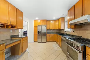 3-35 Cresthaven Ln, Whitestone, NY 11357 - Photo 6
