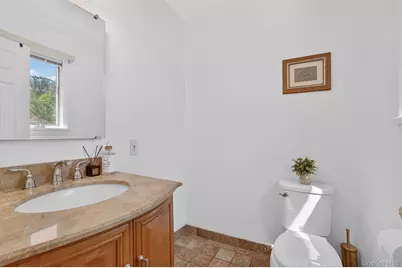 300 Chestnut Court, Yorktown Heights, NY 10598 - Photo 12