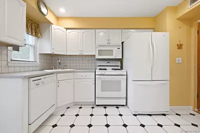 1810 Front Street #29, East Meadow, NY 11554 - Photo 14