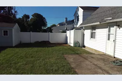15 Falcon Lane, Levittown, NY 11756 - Photo 24