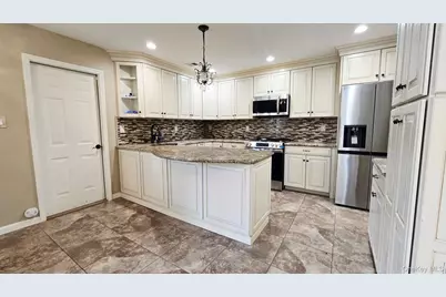 173 Colony Drive, Holbrook, NY 11741 - Photo 4