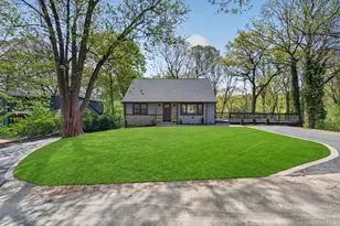 33 Tuscarora Dr, Centerport, NY 11721 - Photo 2