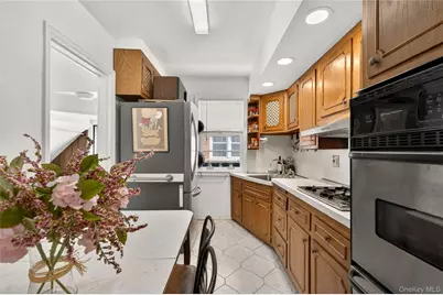 160 Albermarle Avenue, Valley Stream, NY 11580 - Photo 6