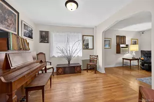 160 Albermarle Ave, Valley Stream, NY 11580 - Photo 4