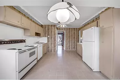 25 Lake Shore Boulevard, Massapequa, NY 11758 - Photo 10