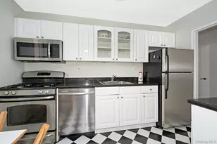 110 Lawn Terrace, Mamaroneck, NY 10543 - Photo 4