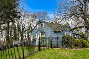 19 Nursery Rd, Melville, NY 11747 - Photo 2