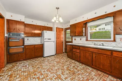 32 Chase Avenue, White Plains, NY 10606 - Photo 10