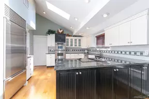 20 Old Farm Rd, Great Neck, NY 11020 - Photo 12