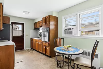 33 Lindbergh Avenue, Glen Cove, NY 11542 - Photo 4