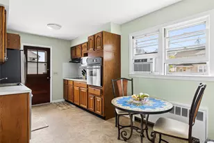 33 Lindbergh Ave, Glen Cove, NY 11542 - Photo 4