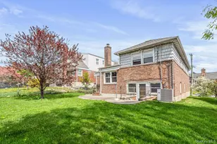 54-08 253rd St, Little Neck, NY 11362 - Photo 22