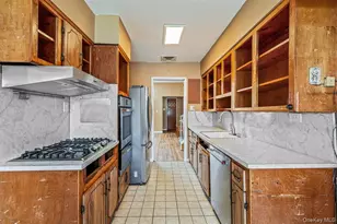 54-08 253rd St, Little Neck, NY 11362 - Photo 8