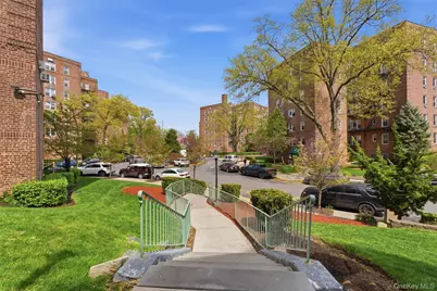 5621 Netherland Avenue #3D, Bronx, NY 10471 - Photo 4