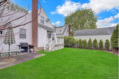 1312 Park Avenue, New Hyde Park, NY 11040 - Photo 22