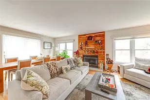 404 Mountain Ridge Dr, Mount Sinai, NY 11766 - Photo 2