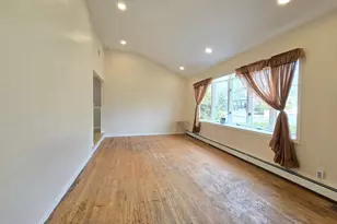 240 N 3rd St, Ronkonkoma, NY 11779 - Photo 4