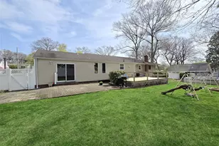 240 N 3rd St, Ronkonkoma, NY 11779 - Photo 20