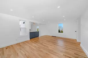 227 N Railroad Ave, Babylon, NY 11702 - Photo 10