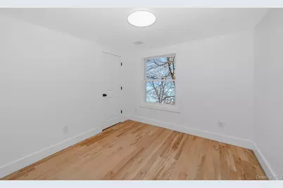 227 N Railroad Avenue, Babylon, NY 11702 - Photo 20