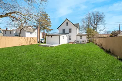 227 N Railroad Avenue, Babylon, NY 11702 - Photo 6