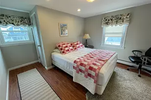 70 E Neptune Ave, Lindenhurst, NY 11757 - Photo 18
