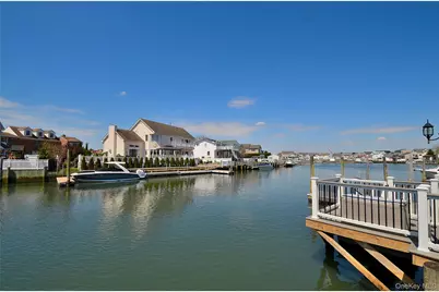 2586 Riverside Drive, Wantagh, NY 11793 - Photo 2