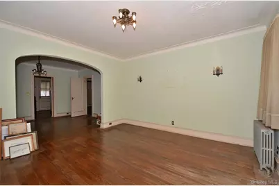2586 Riverside Drive, Wantagh, NY 11793 - Photo 8