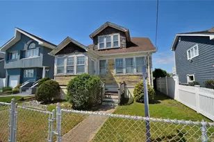 2586 Riverside Dr, Wantagh, NY 11793 - Photo 10