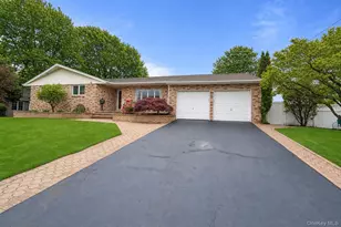 30 Jeanette Dr, Massapequa, NY 11758 - Photo 2