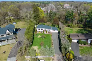 11 Laurie Pl, Glen Cove, NY 11542 - Photo 2