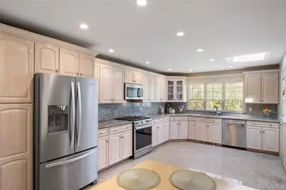 11 Laurie Place, Glen Cove, NY 11542 - Photo 8