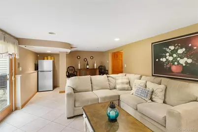 11 Laurie Place, Glen Cove, NY 11542 - Photo 18