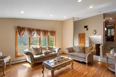 11 Laurie Place, Glen Cove, NY 11542 - Photo 6