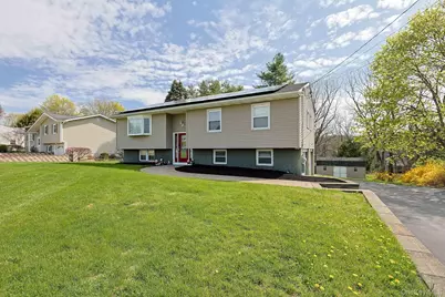 4 North Drive, Poughkeepsie, NY 12603 - Photo 2