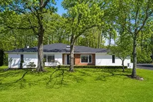 161 Yukon Dr, Woodbury, NY 11797 - Photo 2