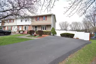 35 Black Stallion Ct, Middletown, NY 10940 - Photo 2