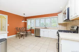18 Emerson Ave, New York, NY 10301 - Photo 2