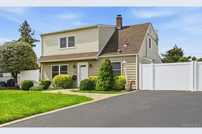 124 Saddle Lane, Levittown, NY 11756 - Photo 2