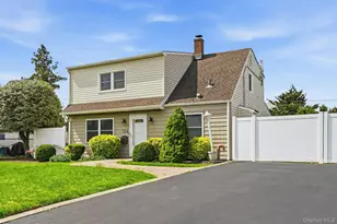 124 Saddle Ln, Levittown, NY 11756 - Photo 2