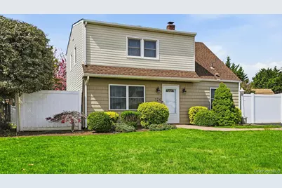 124 Saddle Lane, Levittown, NY 11756 - Photo 6